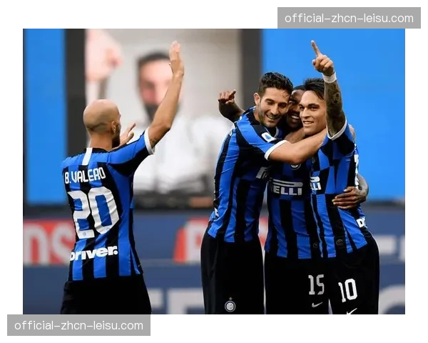 战术复盘:国际米兰如何用高位逼抢限制佛罗伦萨的进攻组织。 战术复盘:国际米兰如何用高位逼抢限制佛罗伦萨的进攻组织。