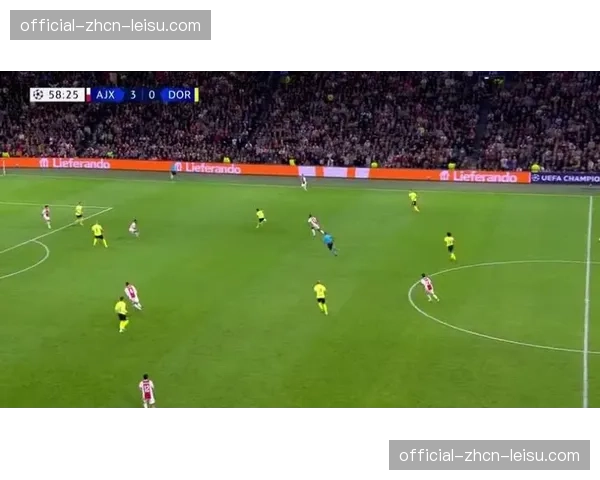 关键瞬间聚焦：贝林厄姆禁区外世界波，皮球击中门框内侧弹入